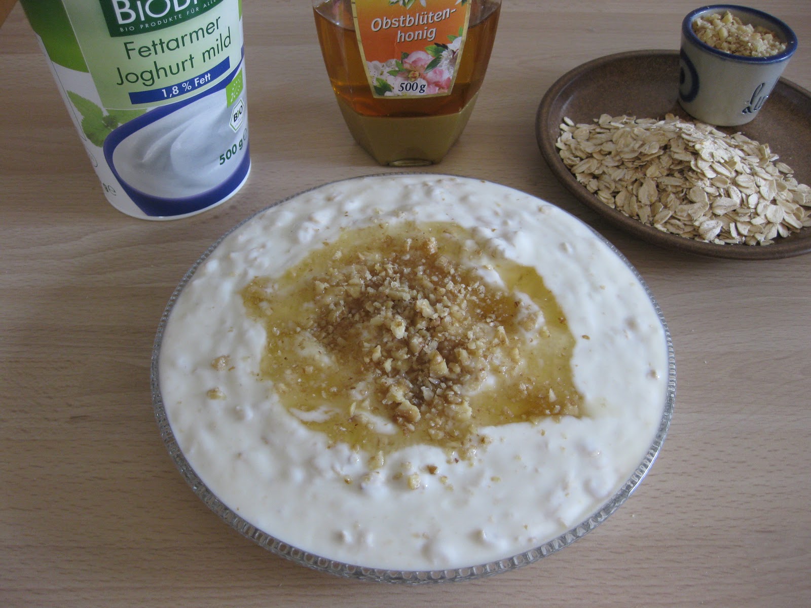 Mmmediterran: Griechischer Joghurt mit Honig und Walnüssen