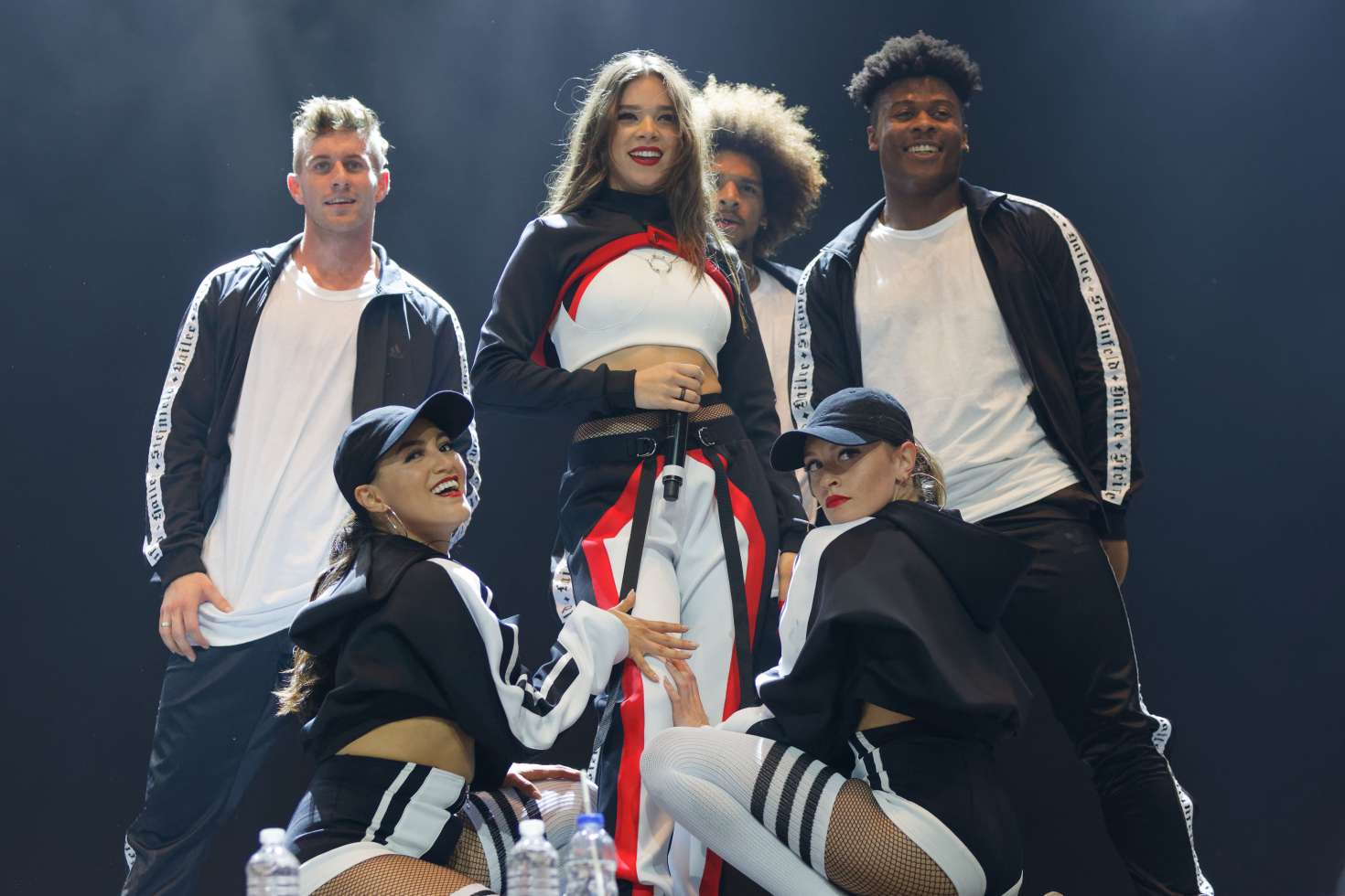 Hailee Steinfeld – Performs at BBC Radio 1’s Biggest Weekend in Swansea