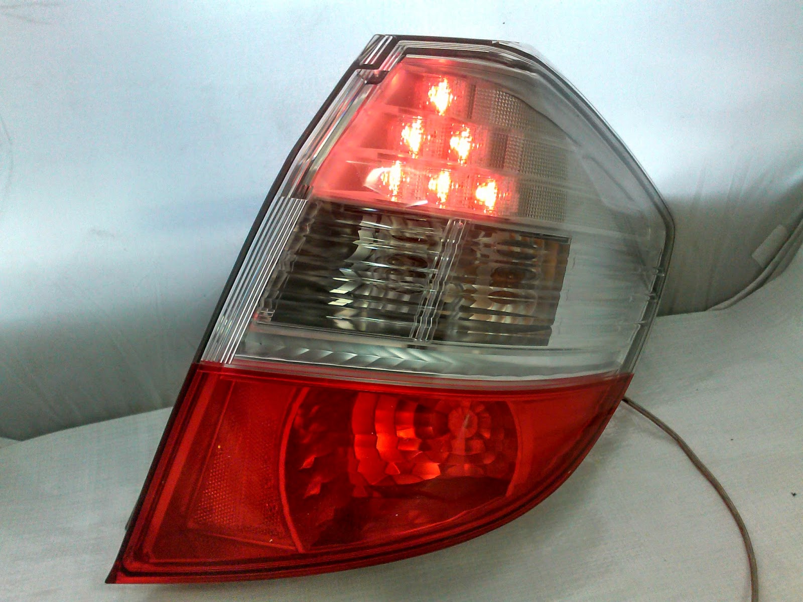 Naprawa świateł samochodowych Honda Jazz lampy tył