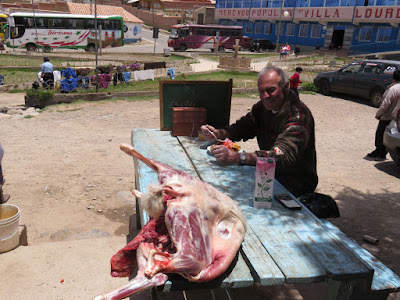 Nach Sauna und Baden in den warmen Quellen in Chaqui, unterhalb von Potosí gab es ein ausgiebiges Mittagessen.