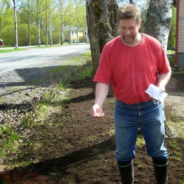Pihatyöt vanhojen nurmikoiden elvyttämisistä salaojaputkien laittoon pihapuiden kaatoihin Espoossa
