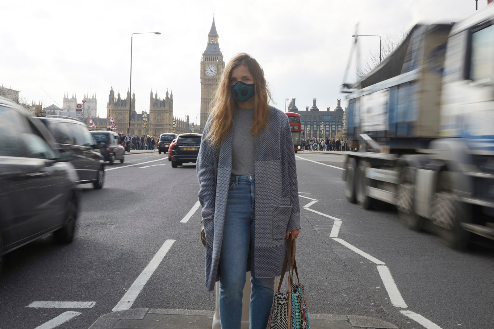 CLEAN AIR ACT - IS IT TIME TO START WEARING POLLUTION MASKS? air pollution, greenpeace, clean air, clean air act, city of london, Paris, vox mask, pollution mask, world health organisation, green living, client earth, teresa may, premature death
