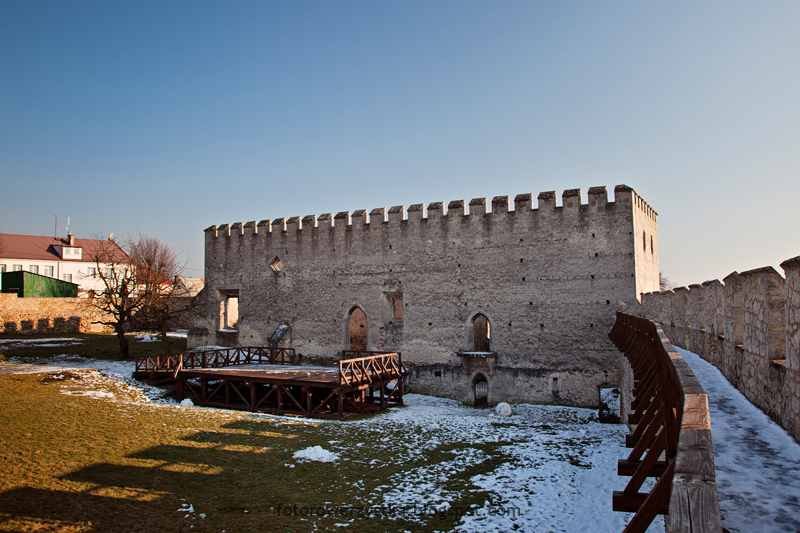 Szydłów, zamek, mury obronne, świętokrzyskie 