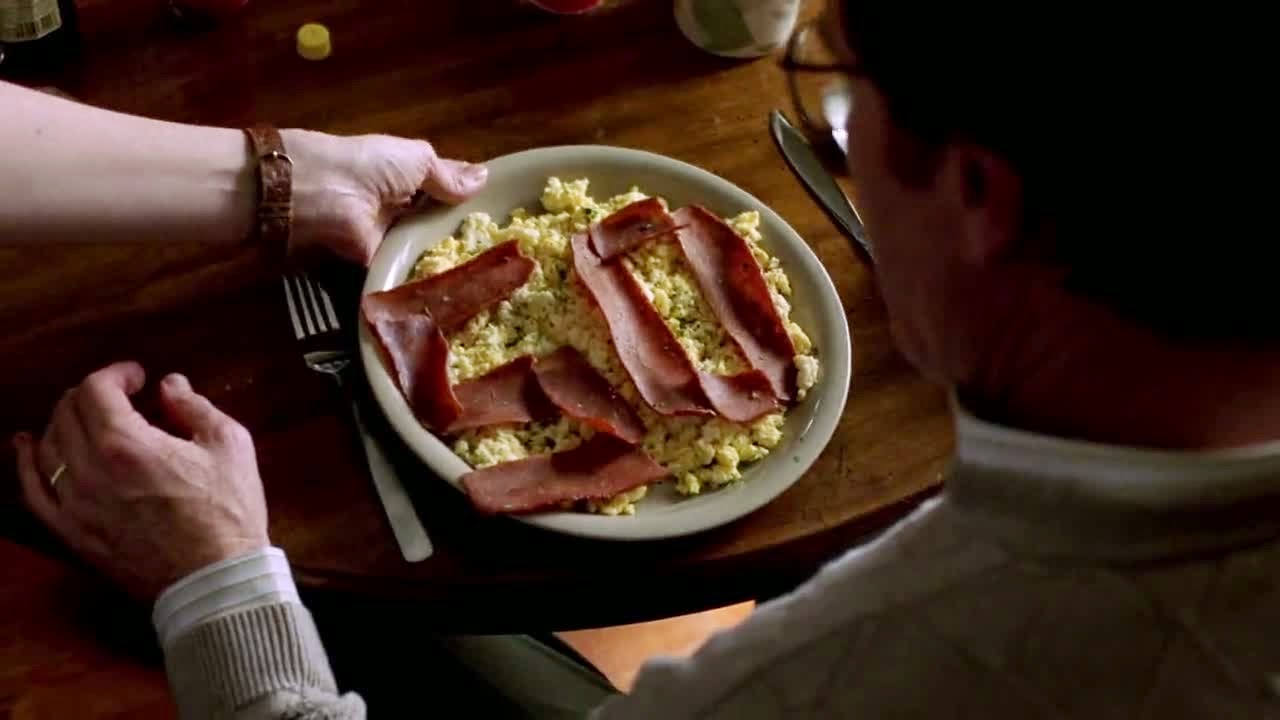 http://img3.wikia.nocookie.net/__cb20120210202842/breakingbad/images/a/af/1x01_-_Veggie_Bacon.jpg