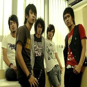 APA AJA: Berikut adalah Band dan Penyanyi yg LAGU atau semacam nya