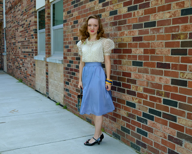 Flashback Summer: Last First Day of School Outfit- light blue cream white lace vintage dress outfit bakelite peep toe shoes brooch 1940s pin curls
