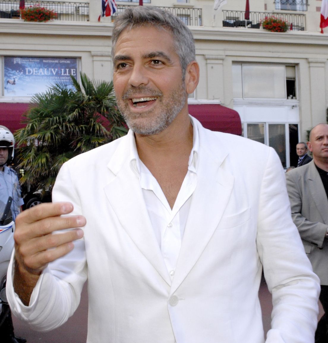 http://2.bp.blogspot.com/-wpNIyIBidM8/TwPofo60t4I/AAAAAAAAEJc/Fi7BqUuBZWY/s1600/George-Clooney-03.jpg