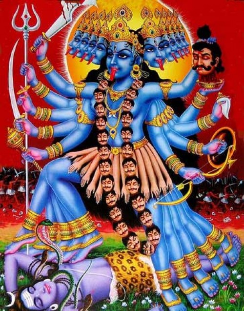 湿婆神为减轻众生的苦痛，就躺在迦莉女神的脚下，任其践踏