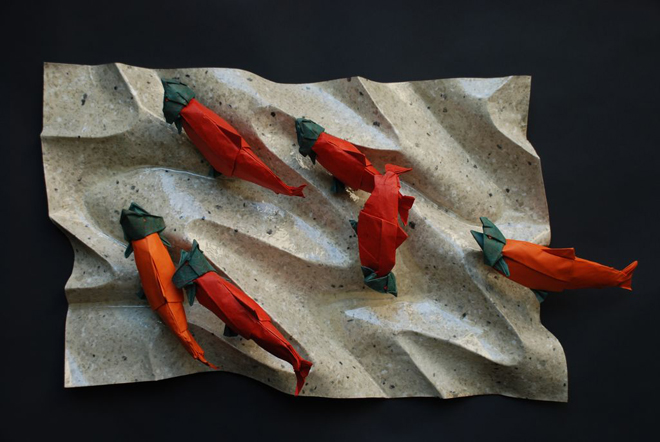 salmones en arena hecho de origami