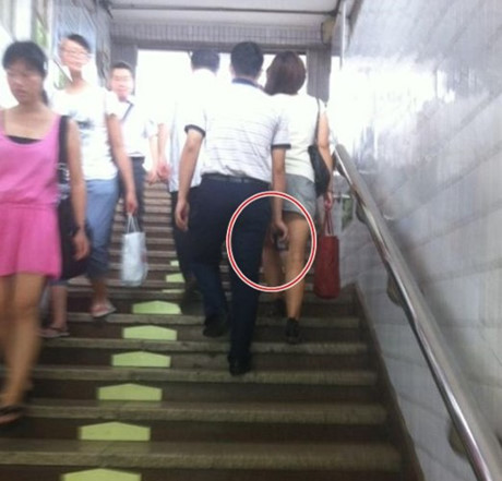 Canh giac chieu tro bien thai chup len “vung kin” phu nu - Anh 5