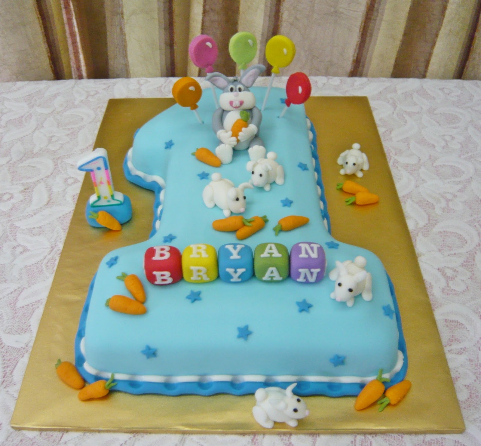 Jenn Cupcakes & Muffins: No.1 Bugs Bunny Cake