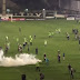 Após derrota, vascaínos provocam confusão, brigam com PM e atiram bombas