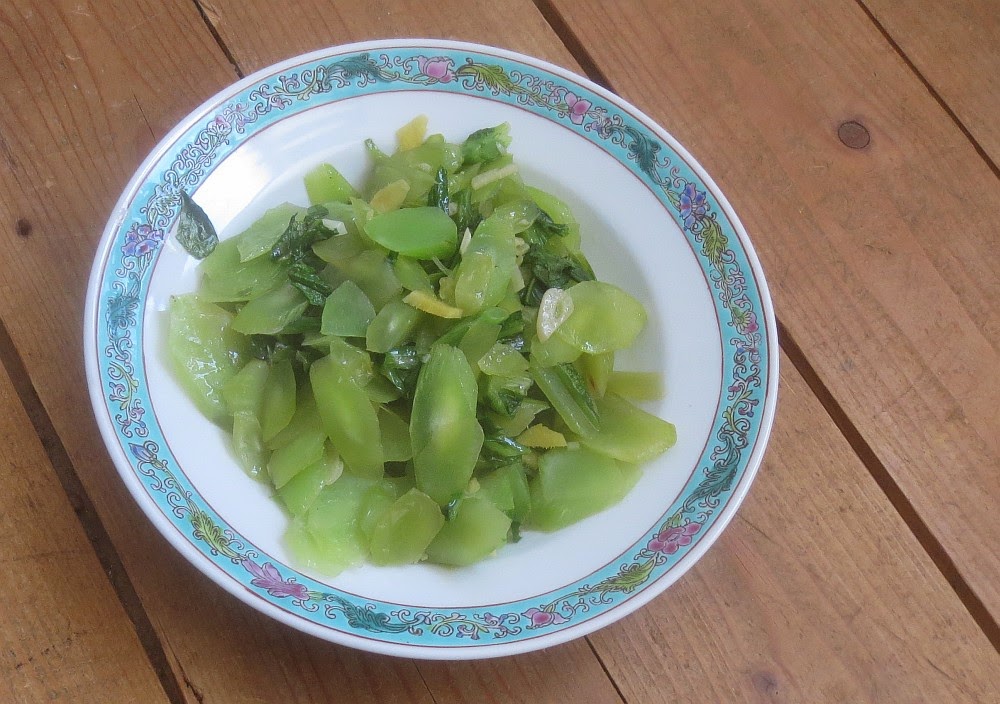 Chinesischer Spargelsalat aus dem Wok (Wosun)