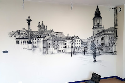 Artystyczne malowanie sciany Malowanie obrazu na ścianie, mural przedstawia Warszawską Starówkę, obraz malowany na scianie farbami akrylowymi