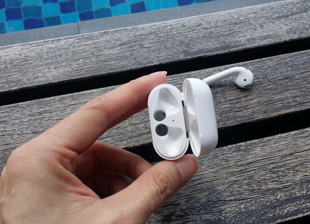 Apple AirPods Charging Case