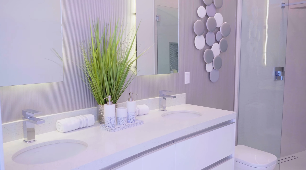 32 Photos vs. Palm Springs, CA Luxury Home Interior Design Tour By Brian Foster