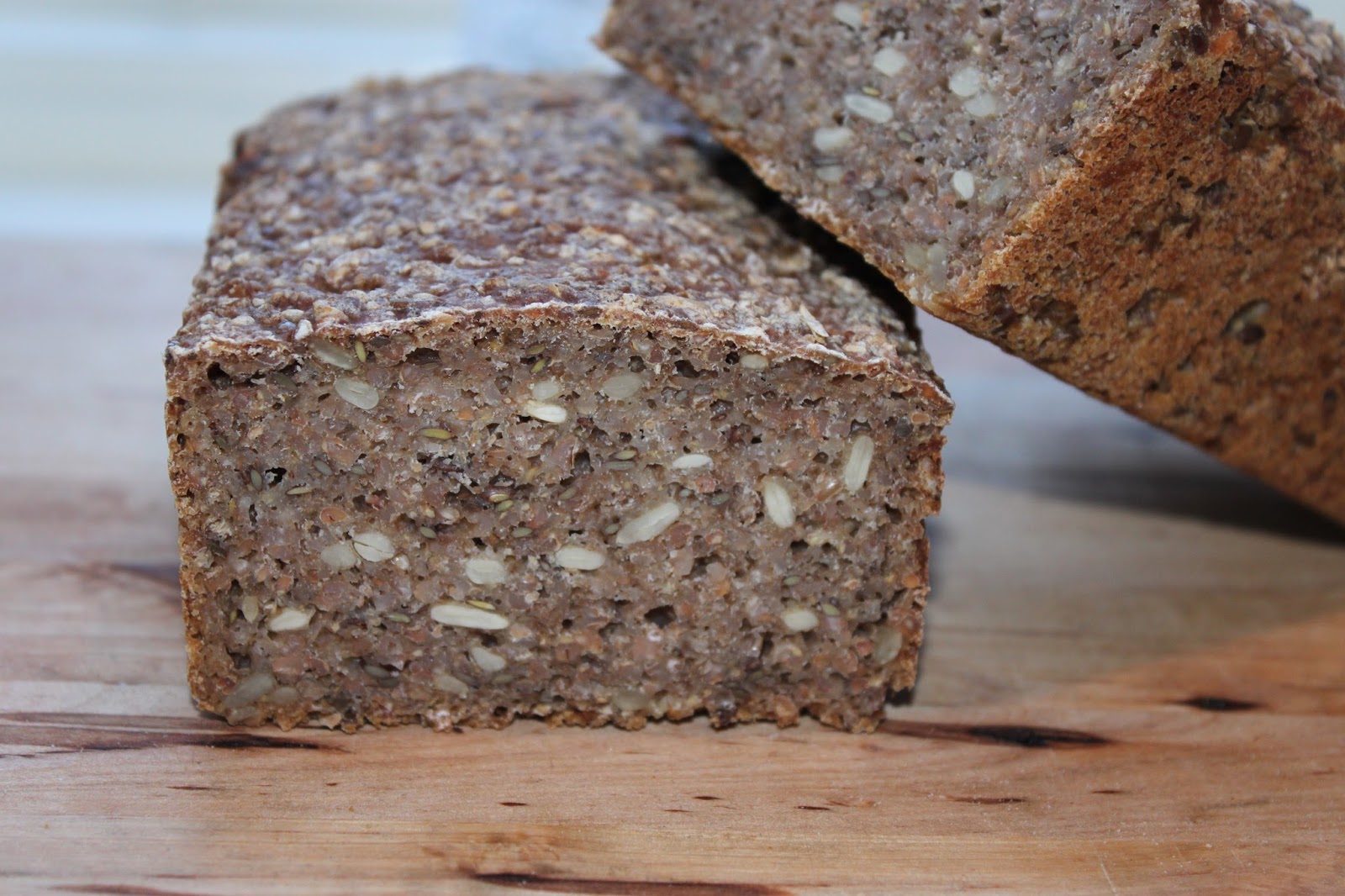 Toves kök - nästan bara vegetariskt: Danskt rågbröd med surdeg