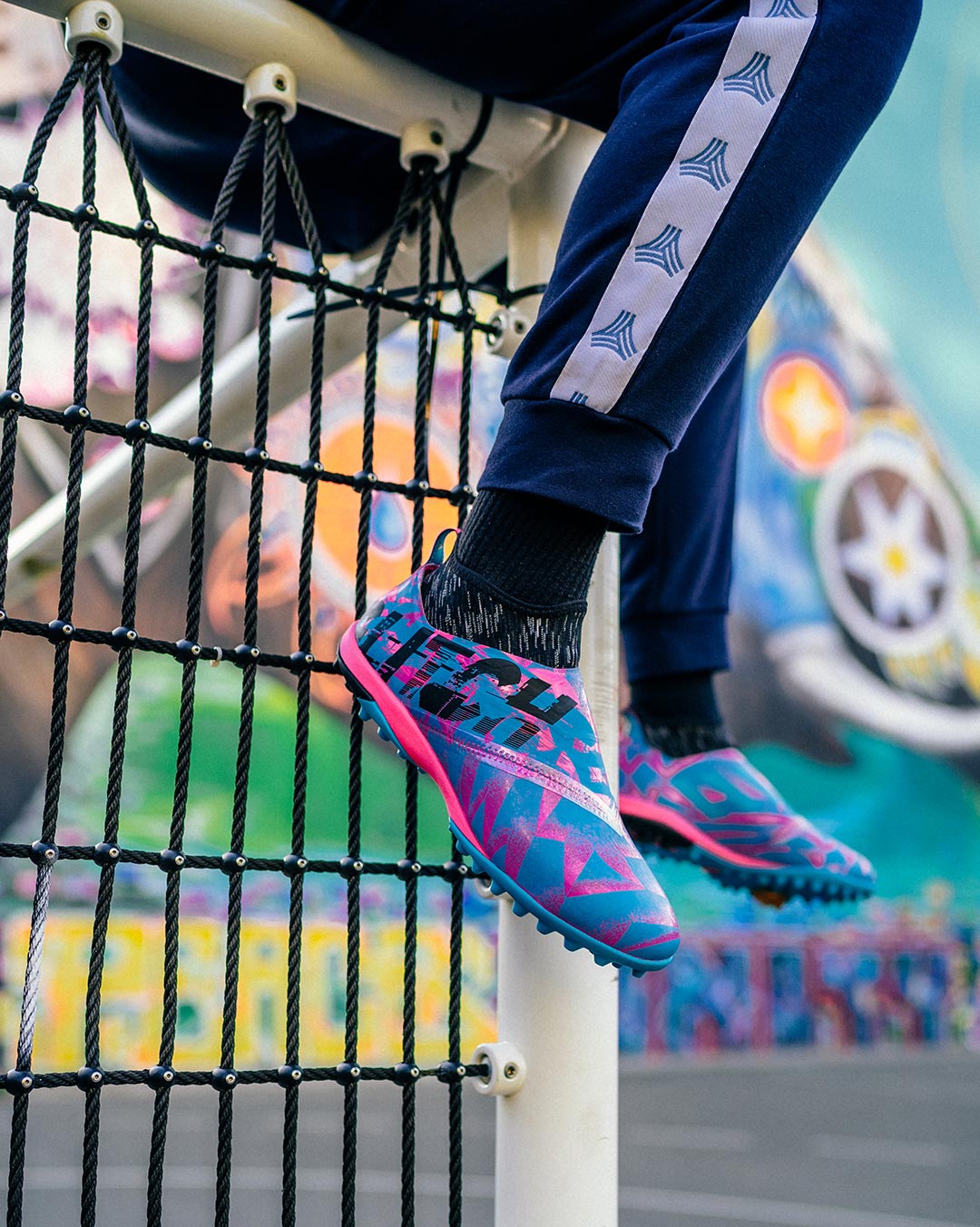 plátano Contribuyente Estación de policía First-Ever Adidas Glitch Turf Boot Skins Released - Footy Headlines