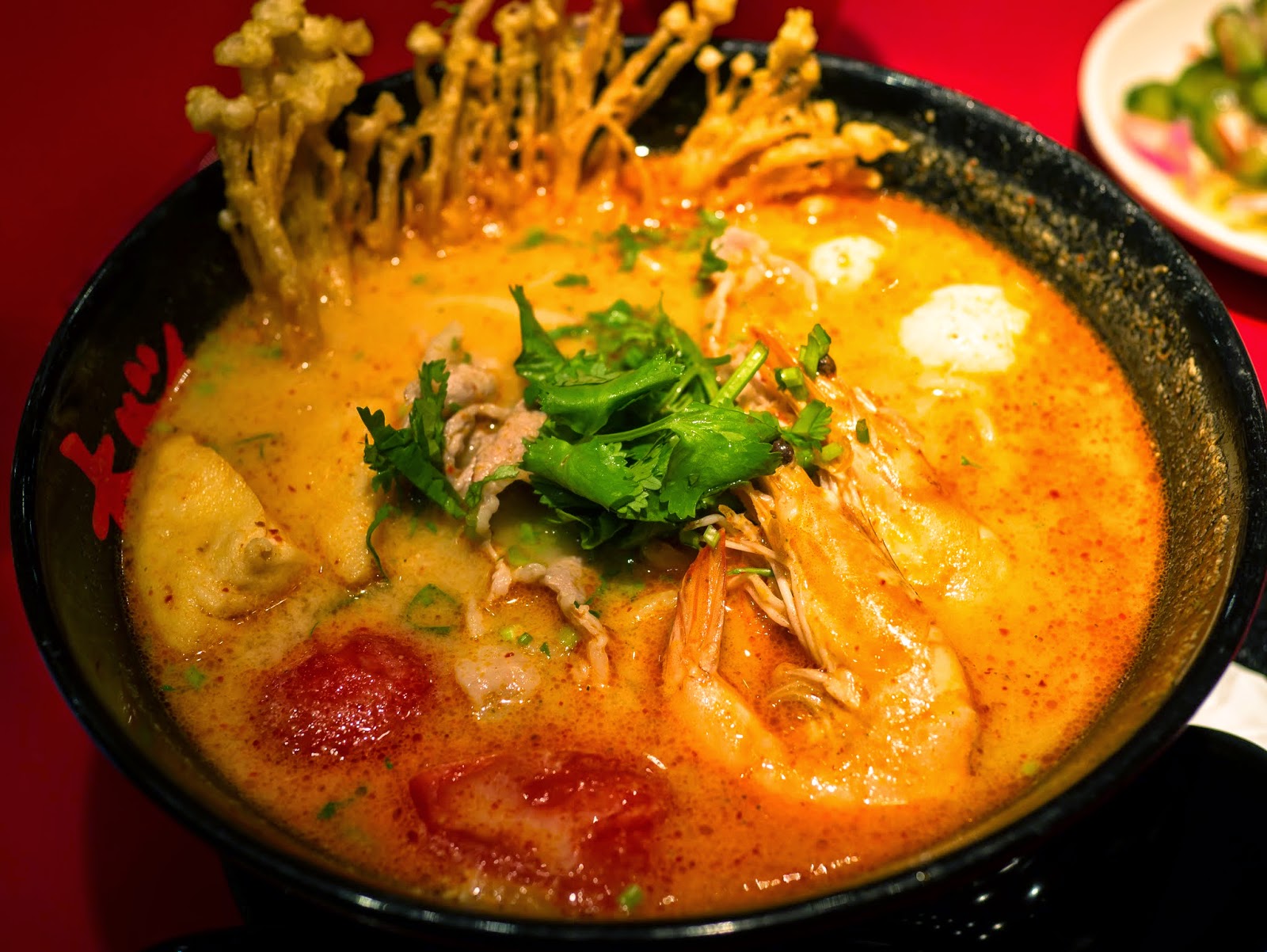 大心新泰式麵食 酸辣海陸麵