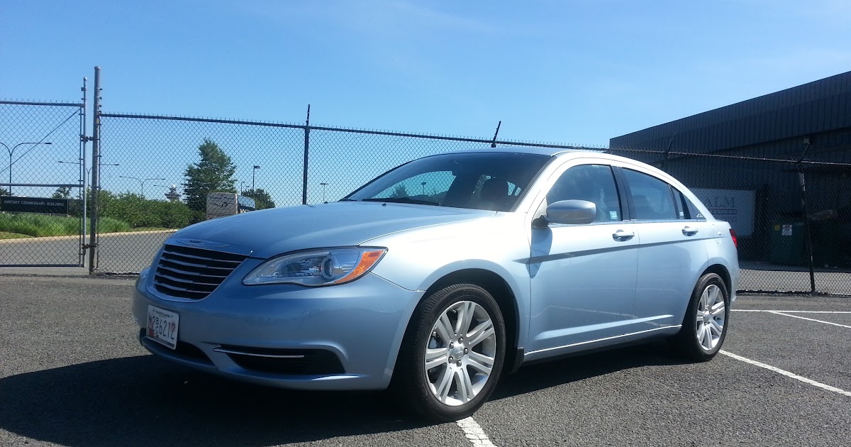 East-West Brothers Garage: Test Drive: 2013 Chrysler 200 Touring