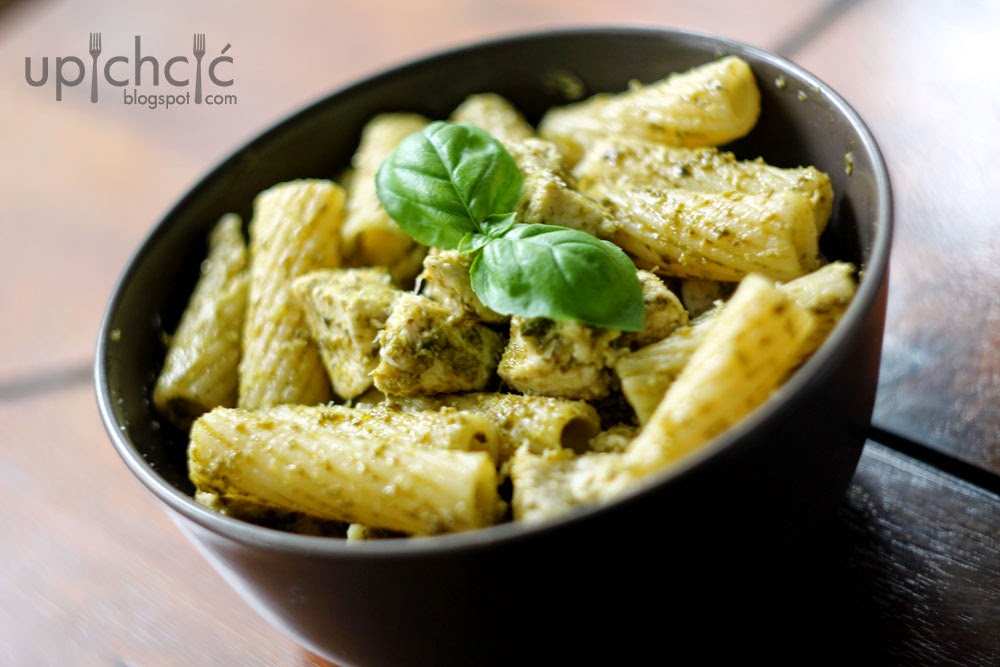 Makaron z kurczakiem i pesto Upichcić