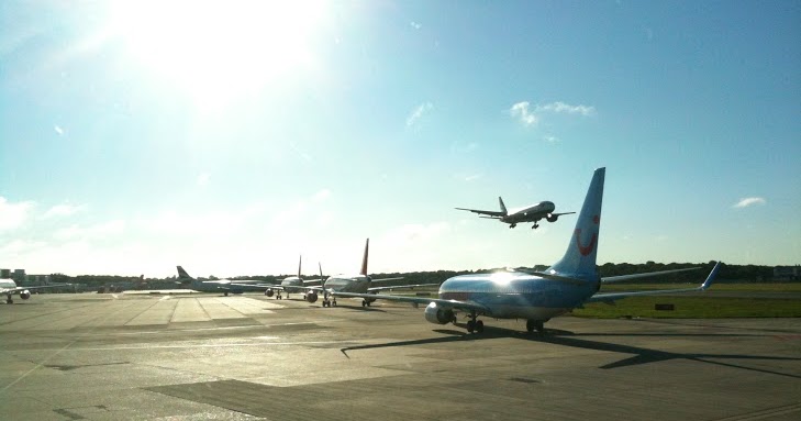 Planes ready to go in London Gatwick airport (Great Britain)