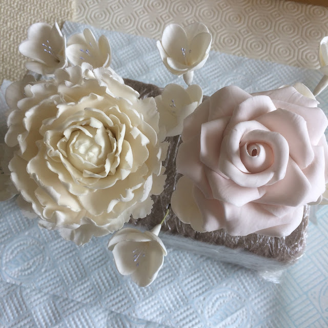 a love to create: ...anyone for cake??