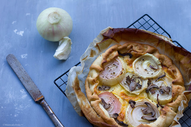 torta salata con formaggio e cipolle