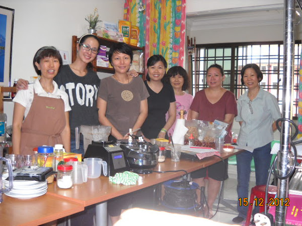 Paige Chua from MediaCorp join us @ our Raw Vegan Italian Savoury class on 15 Dec 2012