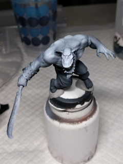 Model primed with a zenithal highlight