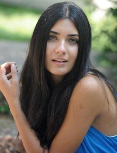 Tuba Büyüküstün Resim Galerisi 2014 - Sıcak Vucutlu Kadınlar ile