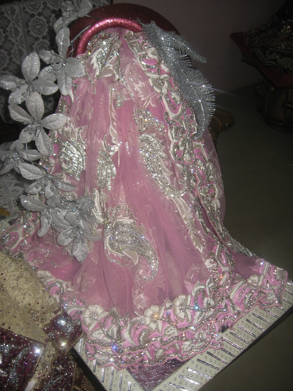 Rose n Wrap Saree Packing