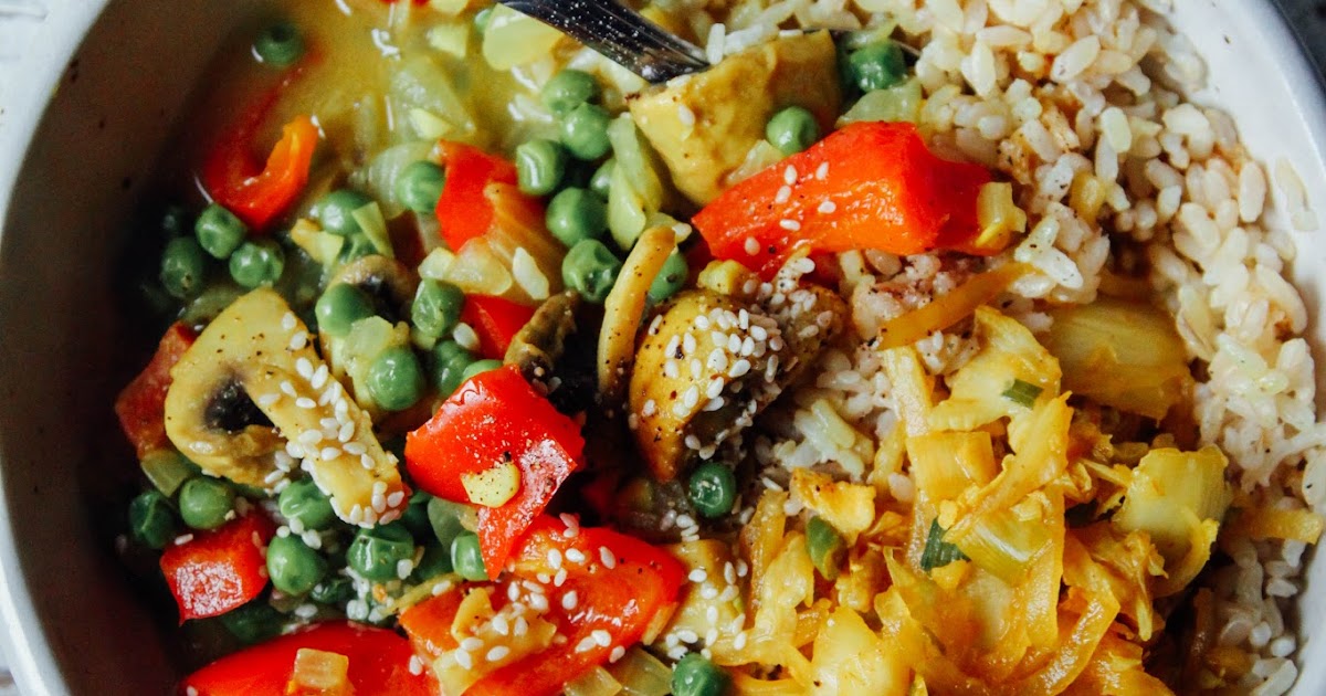 This Rawsome Vegan Life GREEN CURRY with MUSHROOMS, BELL PEPPER + PEAS