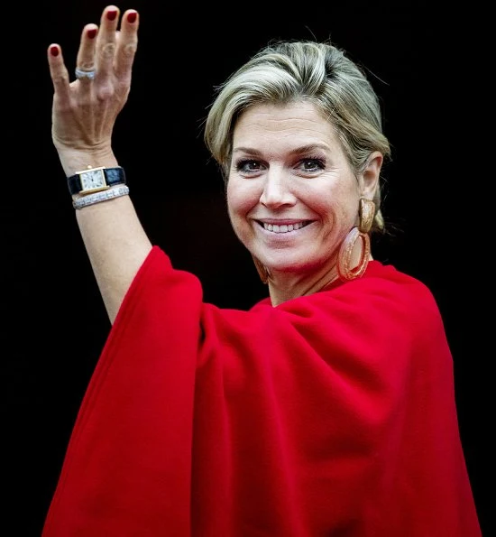 Queen Máxima, Princess Beatrix and Barbara Ehrenreich attended 2018 Erasmus Prize ceremony. Queen Maxima wore Natan red silk ruffled dress