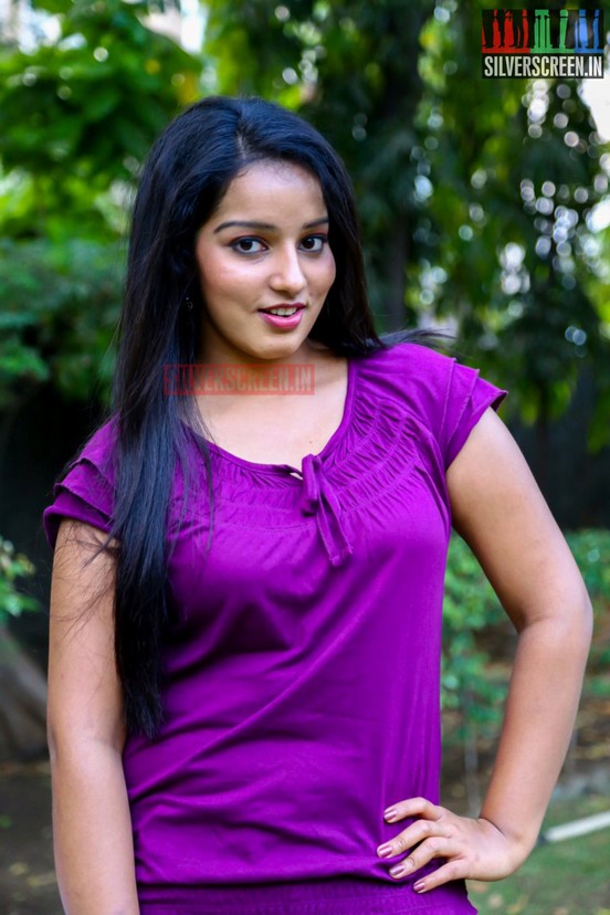 Malavika Menon latest hot photos - Mallufun.com