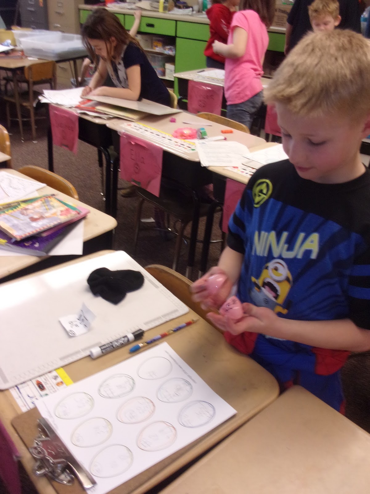 MISSMELANIESMUNCHKINS: Easter Egg Math Hunt