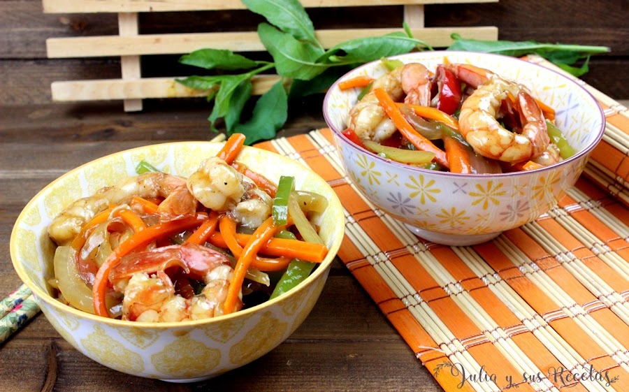 Wok de langostinos o gambones con verduras. Julia y sus recetas