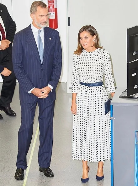 Queen Letizia wore Massimo Dutti Print Dress and Queen Letizia wore Carolina Herrera High heel slingback blue pumps