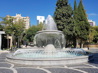 azerbaijan visit places see baku fountain square