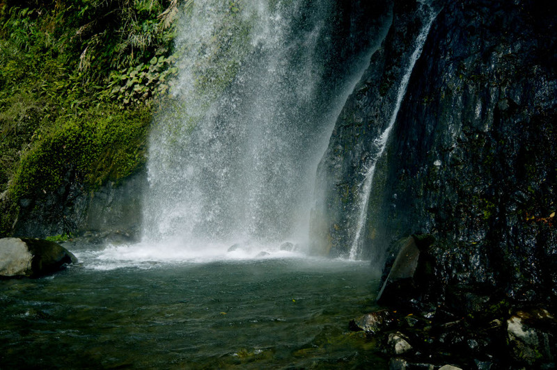 Beberapa Pesona Air Terjun Yang Bernuansa Alam Sejuk Di ...