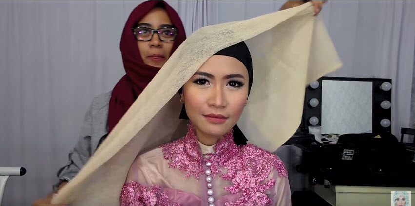 kebaya hijab dengan sleting depan