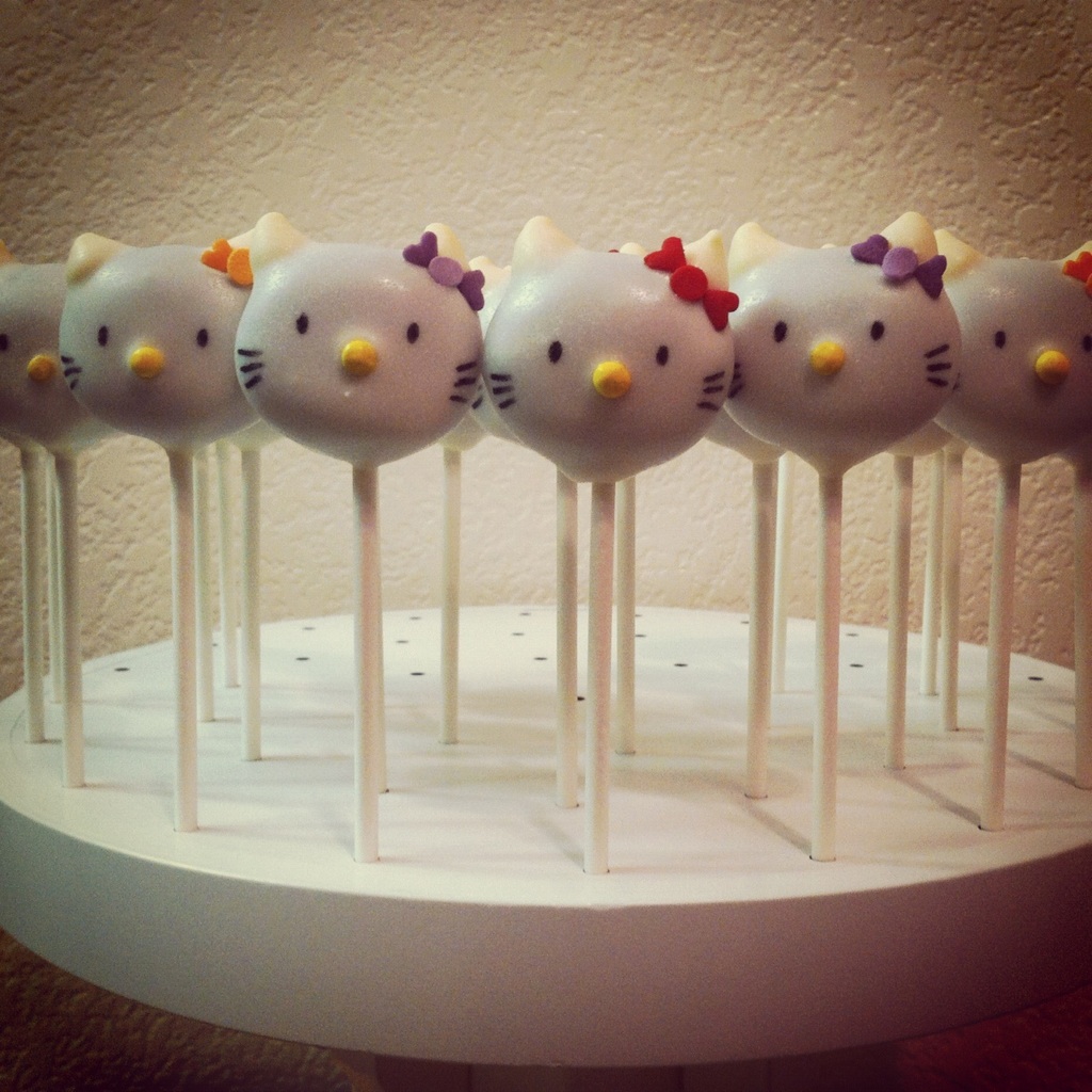 vypassetti cake pops Hello Kitty with Assorted Bows