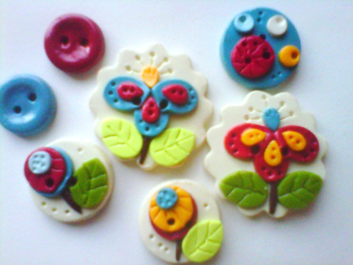 Adorable Polymer Clay Buttons by DigitsDesigns / The Beading Gem