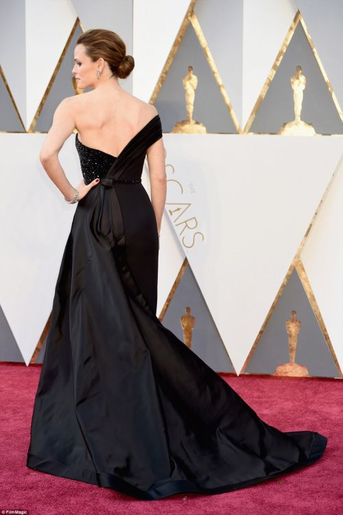 Jennifer Garner from back in a black Atelier Versace gown at the Oscars 2016