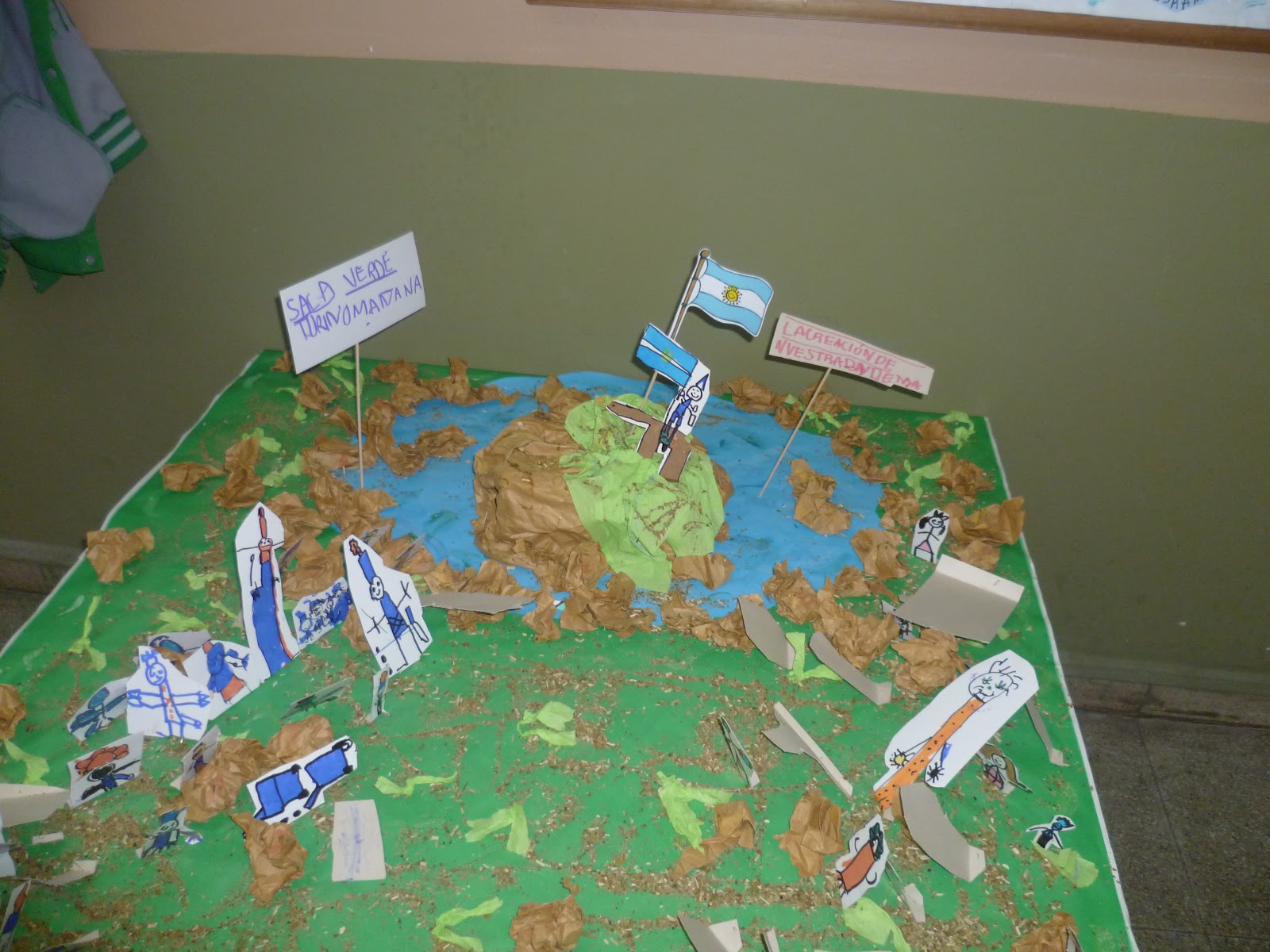 Socorritos: Adornamos el Jardín en el Día de la Bandera!