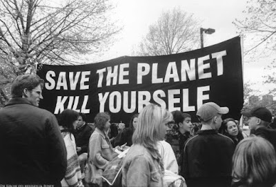 Witziger Protestspruch auf Banner - Rette den Planeten Witziger Protestspruch auf Banner - Rette den Planeten