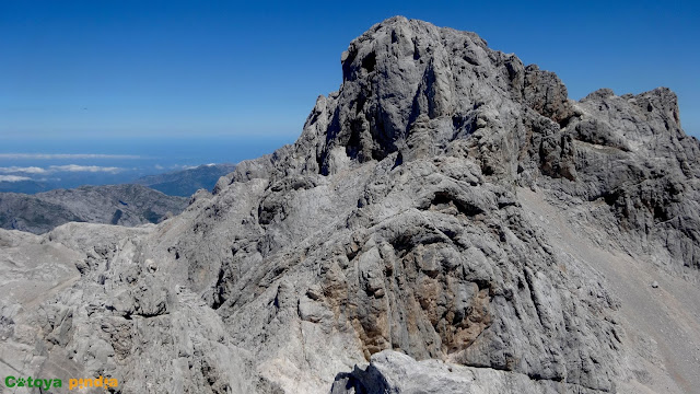 Ruta a Torre Bermeja, Coello, Tiro del Oso y Boada desde el Refugio de Cabrones en Macizo Central de Picos de Europa