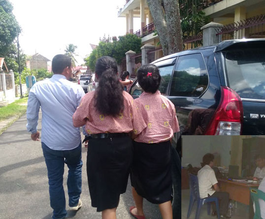 Dua siswi SMK di Siantar yang mengaku dicabuli gurunya. Tm oknum guru yang diduga melakukan pencabulan saat diperiksa polisi. Dua siswi SMK di Siantar yang mengaku dicabuli gurunya. Tm oknum guru yang diduga melakukan pencabulan saat diperiksa polisi.