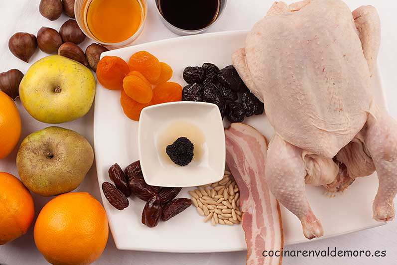 Ingredientes: pavo, frutos secos, manzanas, bacon, piñones, ...