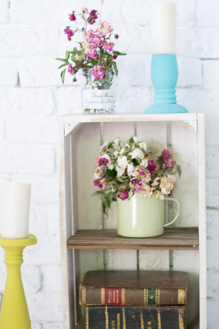 Crea una mesita auxiliar con una caja Crea una mesita auxiliar con una caja